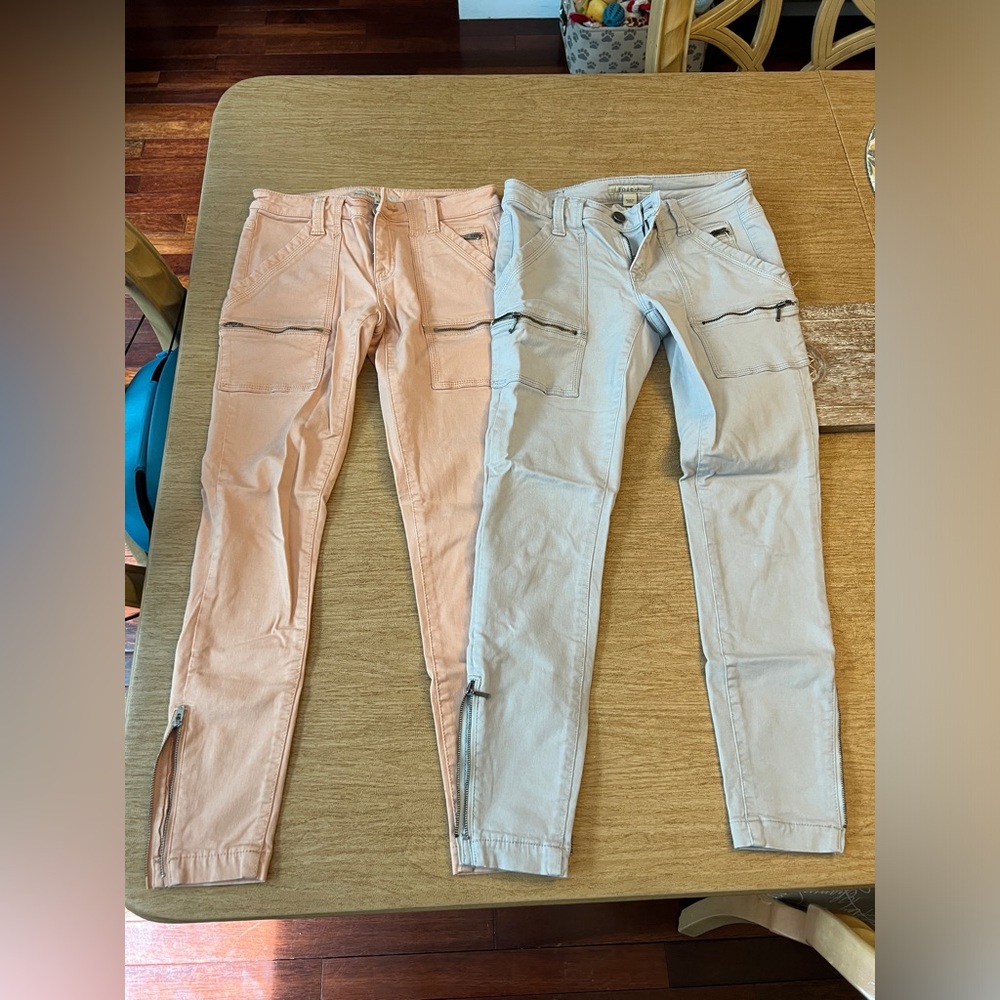 Joie capri jeans in light gray and apricot. Size 25.